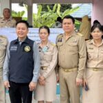 บรรยากาศการออกเสียงประชามตินอกเขตเลือกตั้ง ที่บริเวณองค์พระปฐมเจดีย์ อำเภอเมือง จังหวัดนครปฐม มีประชาชนทยอยเดินทางออกมาใช้สิทธิกันอย่างต่อเนื่อง ขณะที่ กกต. คาดว่าการเลือกตั้งในปีนี้จะมีจำนวนผู้มาใช้สิทธิ์เลือกตั้งไม่น้อยกว่า ร้อยละ 80