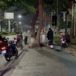 หนุ่มควบ จยย.เสียหลักขึ้นฟุตปาธชนต้นไม้สาหัส เมื่อเวลา 04.16 น.วันที่ 22 มีนาคม 2569 ศูนย์วิทยุ