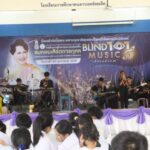 ผู้ว่า ฯร้อยเอ็ด นำสื่อมวลชนเลี้ยงขนมน้องผู้พิการทางสายตา เนื่องในวันนักข่าว