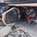 กล้องวงจรปิดจับภาพนาทีจยย.ลื่นไถลมุดใต้ท้องรถกระบะดับ