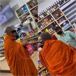 ใส่สบง ทรงเข้าเซเว่นพระซื้อเบียร์ลีโอ 2ขวด เช้าๆขอฉันน้ำปานะซักชุดนึงได้ไหมโยม