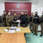 สายตรวจ สน.ท่าข้าม ไล่สกัดชายต้องสงสัยกลางดึก ยึดยาบ้า 2,000 เม็ด ซอยบางกระดี่ 19
