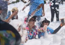 ชาวสัตหีบ พลูตาหลวง ศาลาแดง กม.10 จัดใหญ่วันไหลสงกรานต์ แห่ขบวน-ปาร์ตี้โฟม สร้างความสามัคคีในชุมชน