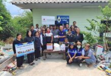 กิ่งกาชาดอำเภอสัตหีบลงพื้นที่เยี่ยมผู้ยากไร้ มอบถุงยังชีพช่วยเหลือ 12 ราย ในตำบลนาจอมเทียน