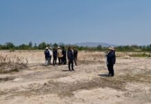 จนท.หลายหน่วยงานร่วมลงพื้นที่ตรวจสอบบ่อดินขนาดใหญ่ พุดกลางหมู่บ้าน ก่อนประสาน ปปท.สืบสวนหาตัวผู้กระทำผิด