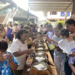 สงกรานต์แปลงยาวคึกคัก ทำบุญแน่นศาลา รดน้ำดำหัวผู้สูงอายุสืบสานวัฒนธรรมไทยอย่างงดงาม
