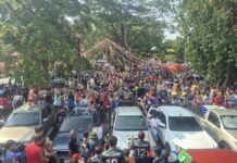 สุดฮาสีสันวันสงกรานต์สรงน้ำพระกลายเป็น พระชุบแป้งทอด ชาวบ้านอ่าวช้างไล่เล่นน้ำคลายร้อนคึกคัก