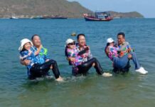 ฮือฮา! ผู้ว่าฯ ชลบุรี เปิดประเพณี “อุ้มสาวลงน้ำ” หนึ่งเดียวในโลกที่เกาะขามใหญ่ สืบสานตำนานสงกรานต์เกาะสีชัง