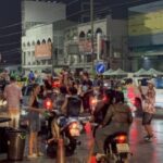 ยิ่งดึกยิ่งเดือด! วันไหลพัทยา รถน้ำบุกถนน สุขุมวิทแน่นทุกเลน ส่วนชายหาดก็แน่นไปด้วย นทท.ที่เดินทางมาเล่นน้ำ