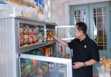 ผวจ.ชลบุรี ห่วงใย ปชช. มอบตู้น้ำปันสุข “ของในตู้คืออาหาร..แต่หัวใจที่อยู่เบื้องหลังคือความรัก”