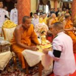 สมุทรปราการ 18469 พระบาทสมเด็จพระเจ้าอยู่หัว ทรงพระกรุณาโปรดเกล้าฯ พระราชทานผ้าไตรในพิธีทำบุญอายุวัฒนมงคล 64 ปี พระวชิรคณาทร