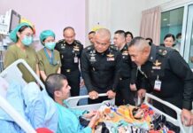 มทภ. 2 ผู้แทน ผบ.ทบ. ติดตามอาการกำลังพลบาดเจ็บจากการปฏิบัติราชการสนาม ณ รพ.พระมงกุฎเกล้า