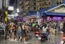 ไม่แผ่วสงกรานต์พัทยา 2569 คืน 14 เม.ย. นักท่องเที่ยวแน่นชายหาด