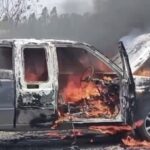 รอดตายหวุดหวิดโชเฟอร์วัย 66 ปี ขับรถกระบะไฟลุกวอดทั้งคันคาดไฟช็อตใต้พวง