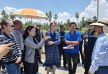 ประจวบคีรีขันธ์ _ผู้ตรวจราชการสำนักนายกฯ และคณะกรรมการธรรมมาธิบาลจังหวัด ก.ธ.จ. ลงพื้นที่ จ.ประจวบฯ ตรวจโครงการสะพานข้ามทางรถไฟ หลังชาวบ้านร้องเรียนเป็นจำนวนมาก