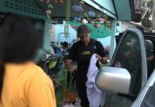 CIB ทลายขบวนการค้ามนุษย์นครปฐม! รวบผัวเมียใจโหด บังคับเด็กสวมชุดนักเรียนถือ QR Code ขอทาน ตัดวงจร “ขอทานออนไลน์” ยึดทรัพย์อื้อ