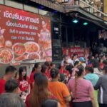 อำพร แก้วแสง” ประธาน กต.ตร.สภ.พัทยา เปิดโรงทานกลางวอล์คกิ้งสตรีท แจกอาหาร-เครื่องดื่มนับ