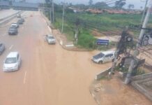 บางเสร่ไม่ทิ้งกัน! นายกสมหวัง นำทีมลงพื้นที่เร่งจัดการตะกอนทราย คืนผิวจราจรปลอดภัยให้ประชาชน