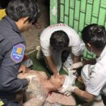 เจ้าของห้องเช่าห้ามศึกลูกบ้าน เจอกลุ่มอันธพาลยกพวก 20 คน อาวุธครบมือรุมทำร้าย ลุง-หลานเจ็บสาหัส