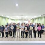 ทต.บางพระ จัดโครงการส่งเสริมอาชีพ ครั้งที่ 3 หลักสูตรการทำดอกไม้และการจัดช่อดอกไม้จากลวดกำมะหยี่