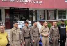 ผู้ว่า-ตร. แถลงรวบ 5 โจ๋เมียนมาร์ รุมทำร้ายวัยรุ่นไทย ชิงรองเท้า แถมถุยน้ำลายซ้ำ