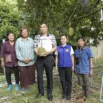 นนทบุรี – ตรวจเยี่ยมให้กำลังใจเกษตรกรชาวสวนทุเรียน หมู่ที่ 6 ตำบลไทรม้า