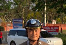 ผกก.บ้านบึง ร่วมนายก ทต.หนองชาก แก้ปัญหา ความเดือดร้อนผู้ใช้รถ ทางหลวงเส้นบ้านบึง-แกลง หน้าโรงงาน QMB