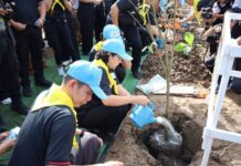 ผู้ว่า“วริษฐา” นำเหล่าจิตอาสาจังหวัดกาญจนบุรี ร่วมกิจกรรมจิตอาสาปล่อยพันธุ์สัตว์น้ำ ปลูกต้นไม้ และกำจัดผักตบชวา ณ ลำห้วยนาคราช เพื่อ