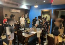 191 บุกทลายปาร์ตี้ยารีสอร์ตหรู รวบ 12 ผู้ต้องหา รวมหัวโจกหนีคดีพยายามฆ่า ขยายผลค้นคอนโดย่านพระราม 9 ยึดสารตั้งต้นผลิตพอตเค-ของกลางอื้อ เสียหายกว่า 25 ล้านบาท