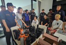 ผู้ว่าฯ ชลบุรี นำทีมตรวจบ้านพลูวิลล่า เข้าข่ายนอมินีทุนจีน พบเปิดเถื่อนผิดประเภท – เจอวัยรุ่นจีนเปิดบ้านตี้ก๊าสหัวเราะ ขู่!! เอาจริงบังคับใช้กฏหมายขั้นเด็ดขาด