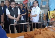 รมช.ดีอี รุดเยี่ยมผู้บาดเจ็บเหตุรถชนพระธุดงค์ ณ รพ.มุกดาหาร กำชับเยียวยาและดูแลเต็มกำลัง