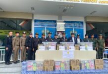 ตม.เชียงแสน ให้การต้อนรับ รมต.ยุติธรรม ที่มาตรวจเยี่ยมการปฏิบัติการสกัดกั้นยาเสพติดในพื้นที่ลำน้ำโขง ไทย-ลาว
