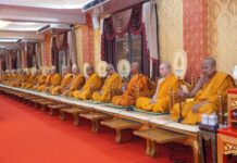 สมุทรปราการ พุทธศาสนิกชนชาวชุมชนซอยลิขิต 7 ร่วมกันทำบุญตักบาตรถวายเป็นพุทธบูชา แด่พระราชวชิรคณาทร (เจ้าคุณแจ้) ดร.เจ้าอาวาสวัดบางพลีใหญ่กลาง เนื่องในวันอาสาฬหบูชาและวันเข้าพรรษา