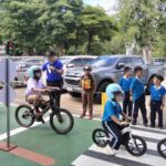 สโมสรโรตารี ทั้ง 8 สโมสร จ.กาญจนบุรี จัดโครงส่งเสริมความปลอดภัยในการใช้รถใช้ถนนโดยองค์กรโรตารี่ “Safe Roads Save Lives by Rotary” รณรงค์สวมหมวกกันน็อค สร้างวินัยจราจรแก่เยาวชน