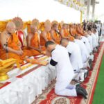 พสกนิกรชาวสัตหีบร่วมทำบุญตักบาตร ถวายเป็นพระราชกุศล เนื่องในวันคล้ายวันพระราชสมภพ 12 สิงหาคม