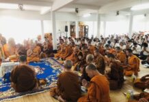 พุทธศาสนิกชนร่วมน้อมศิระคารวะมุทิตาจิต “พระวชิรวุฒิ” สืบสานประเพณีงาม ร่วมน้อมบูชาครูอาจารย์ ณ วัดศรีมงคลใต้
