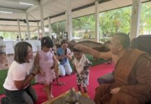เจ้าอาวาสวัดเขาเหล็กจัดงานวันแม่ น้อมรำลึกในพระมหากรุณาธิคุณ “สมเด็จพระนางเจ้าสิริกิติ์ พระบรมราชินีนาถ พระบรมราชชนนีพันปีหลวง” พร้อมเจริญมงคลคาถาและถวายภัตตาหารแด่พระสงฆ์