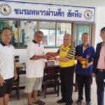 ประธานชมรมทหารผ่านศึกสัตหีบ มอบเหรียญ “พระเจ้าตากสิน” ต้อนรับสมาชิกใหม่ ร่วมวงกาแฟยามเช้า