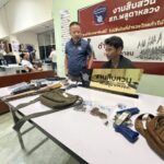 รวบ “นิต” หนุ่มโรงงานวัย 54 พกปืนเถื่อนติดตัว ก่อนบุกค้นบ้าน ผงะเจอปืนประดิษฐ์ รวม 9 กระบอก กระสุน 76 นัด สารภาพสะสมเองนาน 10 ปี