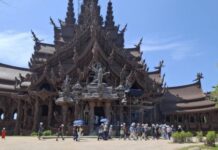 ทหารเรือสหรัฐฯ ไม่ได้มีแค่เที่ยวกลางคืน บุกแลนด์มาร์กพัทยา ชมปราสาทสัจธรรม–ทำกิจกรรม คาดใช้จ่ายวันละไม่ต่ำกว่าแสนบาท