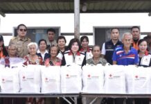 เหล่ากาชาดจังหวัดฉะเชิงเทรา ลงพื้นที่ส่งต่อ “ธารน้ำใจ” ถึงมือประชาชนบางน้ำเปรี้ยว