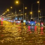 สัตหีบอ่วม! ฝนตกหนัก มวลน้ำมหาศาลท่วมฉับพลัน ถนนสุขุมวิทหลายจุดน้ำท่วมสูง