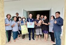 นายกเทศมนตรีตำบลเกษตรกำแพงแสน พร้อมคณะ ลงพื้นที่เยี่ยมและมอบ baby box โครงการส่งเสริมสุขภาพสตรีตั้งครรภ์และเด็กแรกเกิด