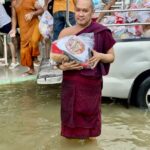 ร่วมส่งต่อความห่วงใยให้ผู้ประสบภัยน้ำท่วมในเขตอำเภอนครชัยศรี “ คณะสงฆ์วัดใหม่สุปดิษฐาราม ร่วมช่วยเหลือผู้ประสบภัยน้ำท่วม อำเภอนครชัยศรี จังหวัดนครปฐม