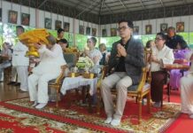 หม่อมหลวงน้ำผึ้ง เป็นประธานทอดกฐินสามัคคี ณ ศูนย์ธรรมรัศมี บางพระ