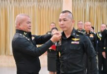 ภาคที่ 2 จัดพิธีประดับเครื่องหมายยศและแสดงความยินดีแก่นายทหารที่ได้รับการ เลื่อนยศสูงขึ้น