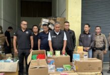 สืบนครบาลบุก 2 จุด ‘สมุทรปราการ-โกดังสะแกงาม พระราม 2 ยึดบุหรี่ไฟฟ้าลอบนำเข้าประเทศเพื่อนบ้าน 1.3 หมื่นชิ้น จับคนงานพม่า 2 ราย รวมของกลางมูลค่ากว่า 5.2 ล้านบาท
