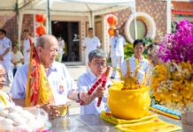 พัทยา เปิดเทศกาลกินเจ 2569 สุดคึกคัก สาธุชนชุดขาวร่วมพิธีอัญเชิญเทพยดาฟ้าดิน แห่องค์กิ้วอ้วงฮุกโจ้ว ประดิษฐานโรงเจนาเกลือ