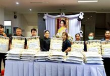 ประจวบคีรีขันธ์ _พัฒนาการประจวบฯ ร่วมกับ กองทุนพัฒนาบทบาทสตรี ทั้ง 8 อำเภอ ส่งมอบดอกไม้จันทน์ 50,000 ดอก พร้อม ช่อดอกเกตุประจำจังหวัด 9 ช่อ ถวายเป็นราชสักการะ