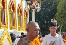 ตักบาตรเทโววัดเซิงหวาย